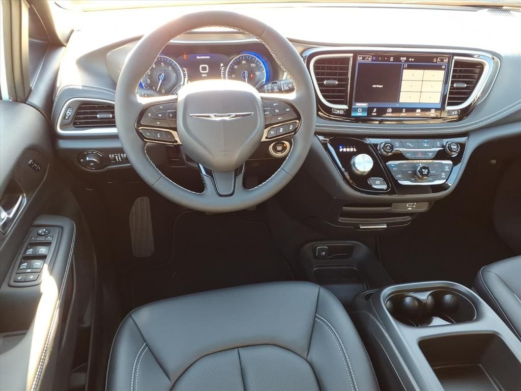 2026 Chrysler Pacifica Select - Photo 14