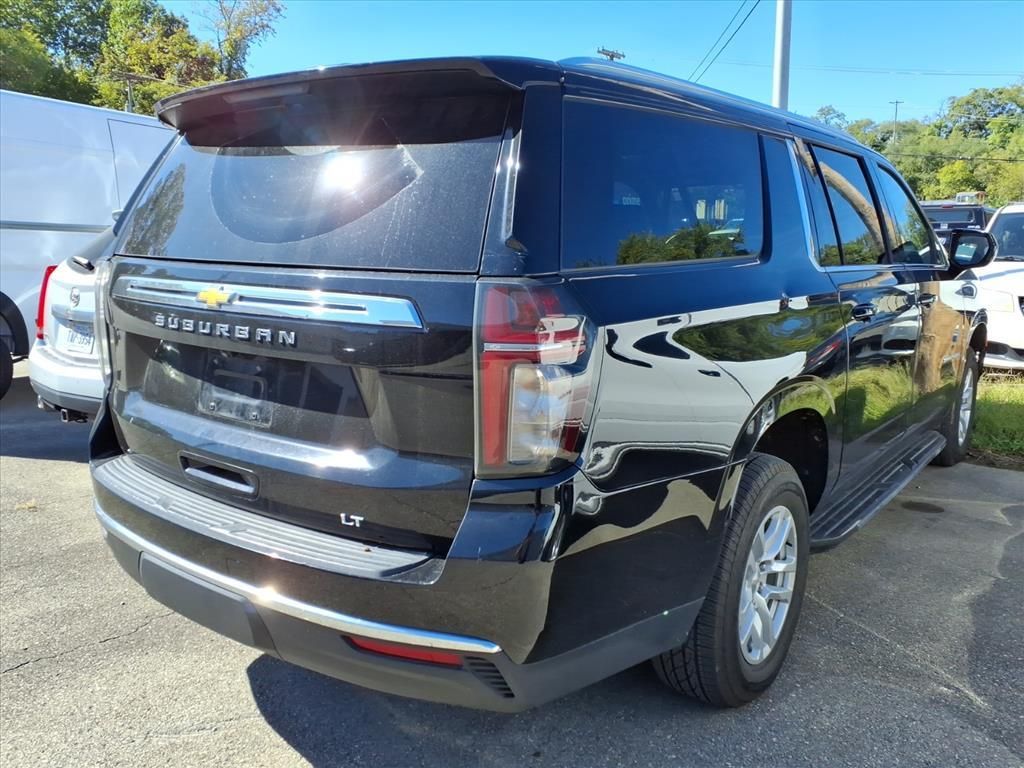 2023 Chevrolet Suburban LT photo 3