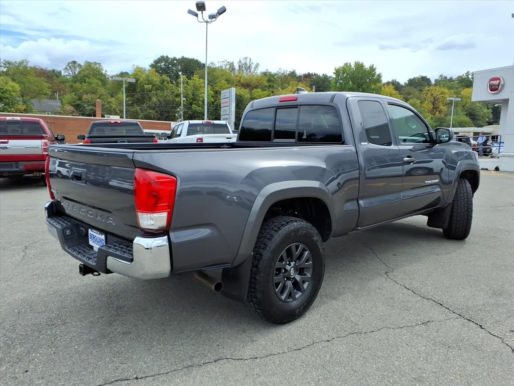2022 Toyota Tacoma SR5 photo 3