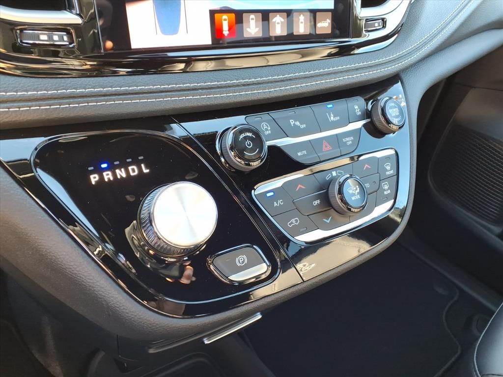 2026 Chrysler Pacifica Select - Photo 24