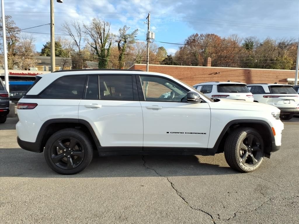Used 2023 Jeep Grand Cherokee Altitude SUV