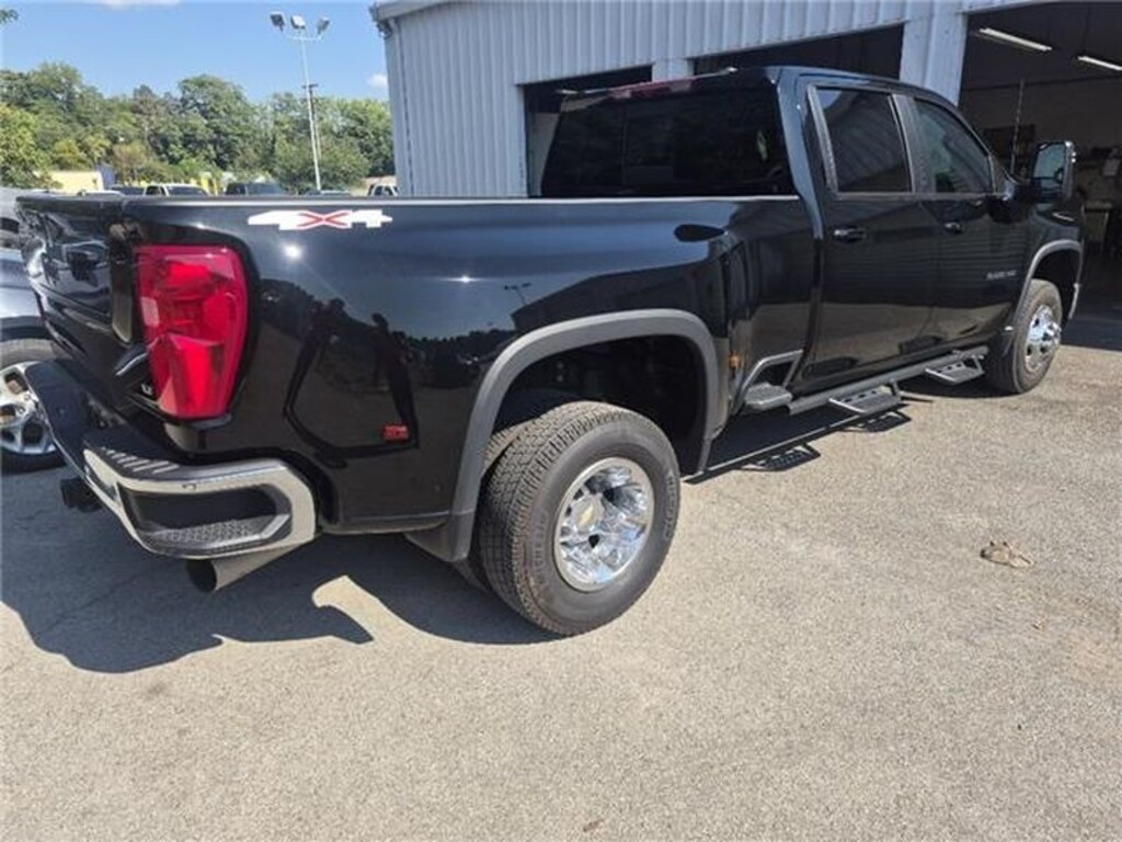 Used 2025 Chevrolet Silverado LT Crew Cab