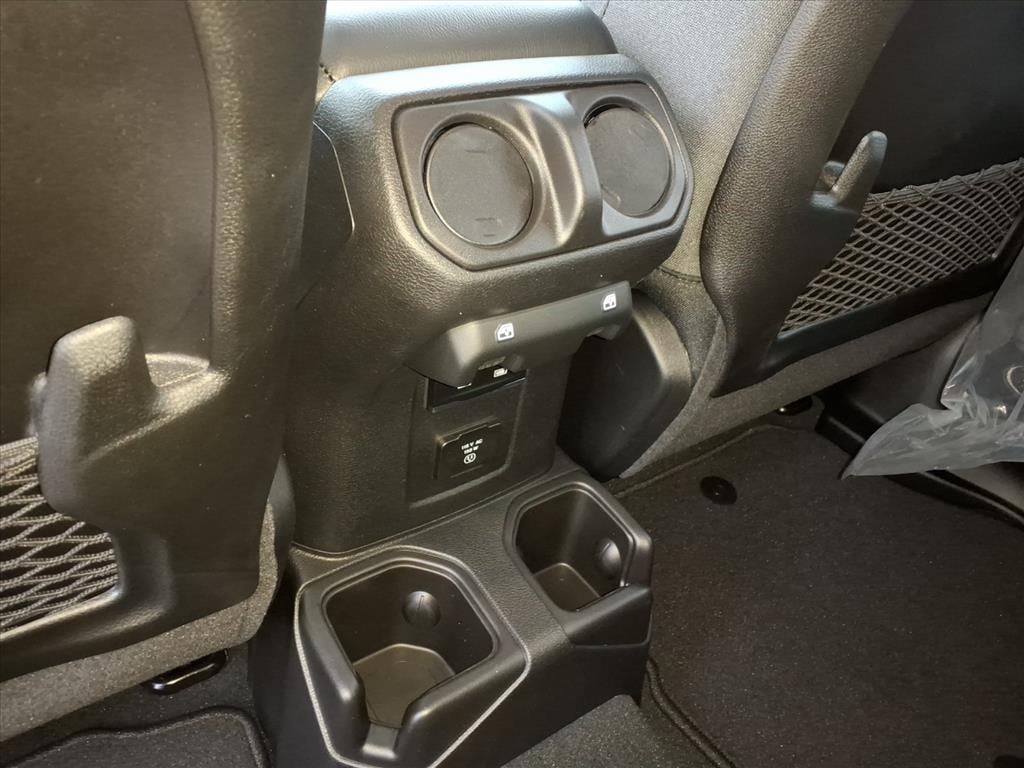 2025 Jeep Wrangler 4-Door Rubicon - Photo 31
