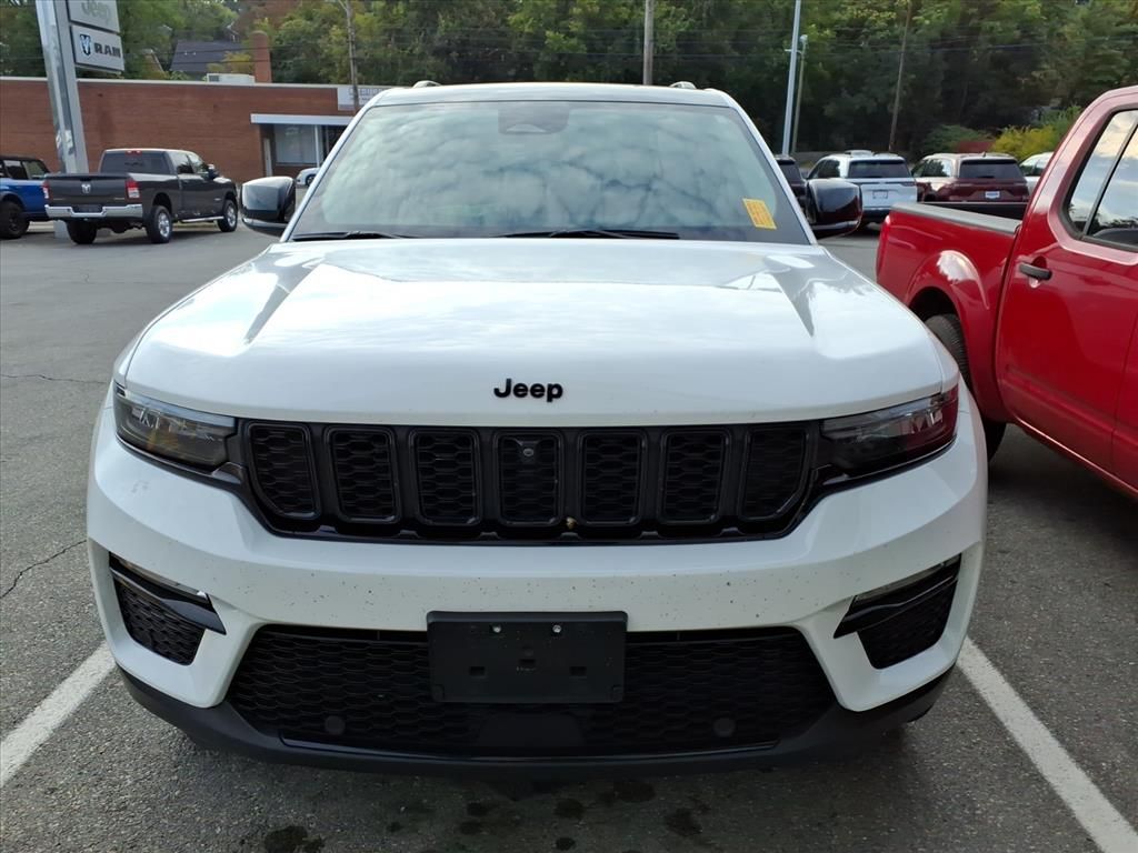 2023 Jeep Grand Cherokee Limited photo 2