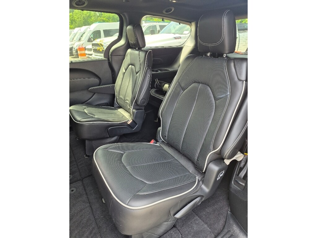 Used 2024 Chrysler Pacifica Limited Passenger Van