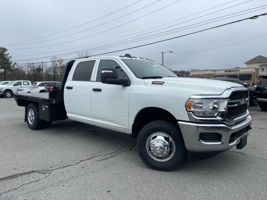 New 2024 Ram 3500 Chassis Cab 3500 TRADESMAN CREW CAB CHASSIS 4X4 60' CA Pickup