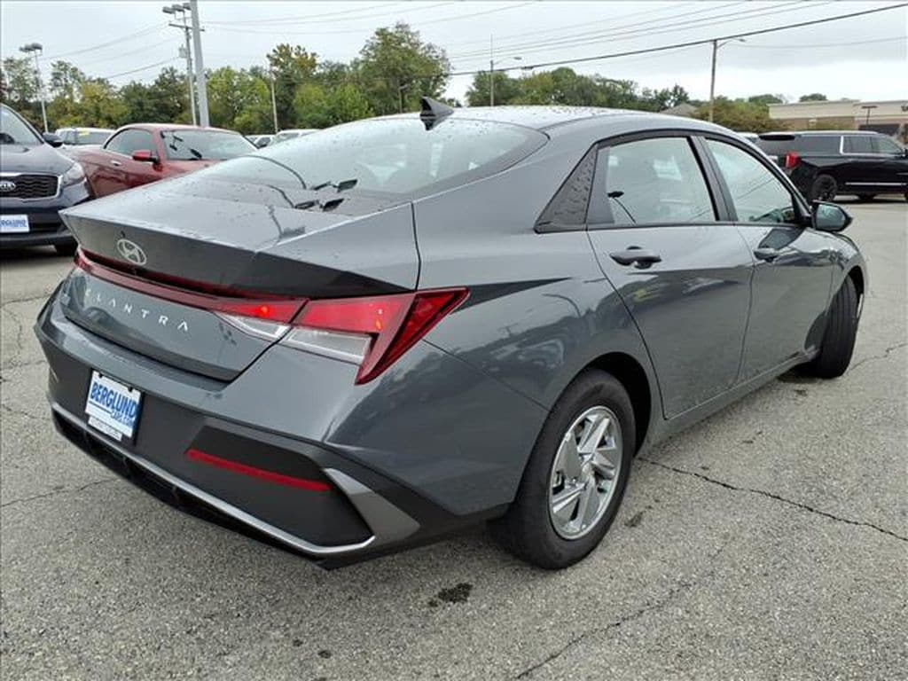Used 2026 Hyundai Elantra SE Sedan