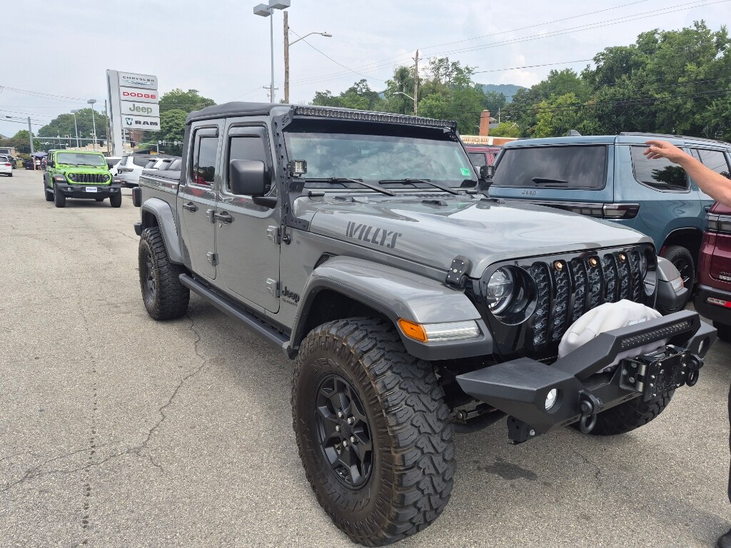 Used 2022 Jeep Gladiator Willys Crew Cab