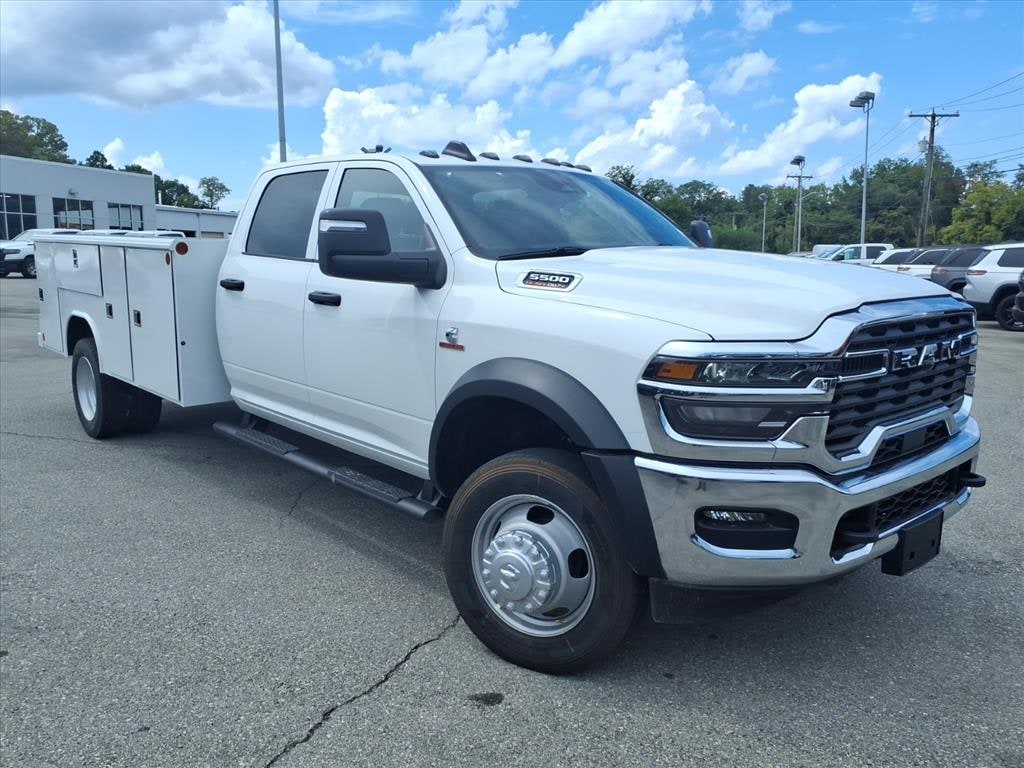 New 2026 Ram 5500 TRADESMAN CHASSIS CREW CAB 4X4 84' CA Pickup