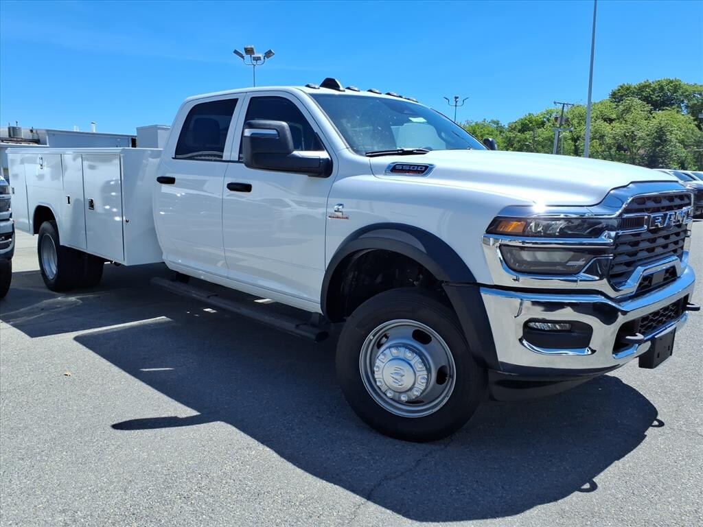 New 2026 Ram 5500 Chassis Cab TRADESMAN CREW 4X4 84' CA Pickup