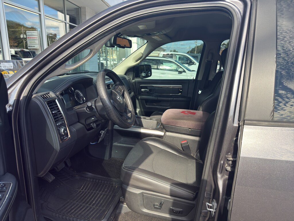 2016 Ram 1500 Sport photo 3