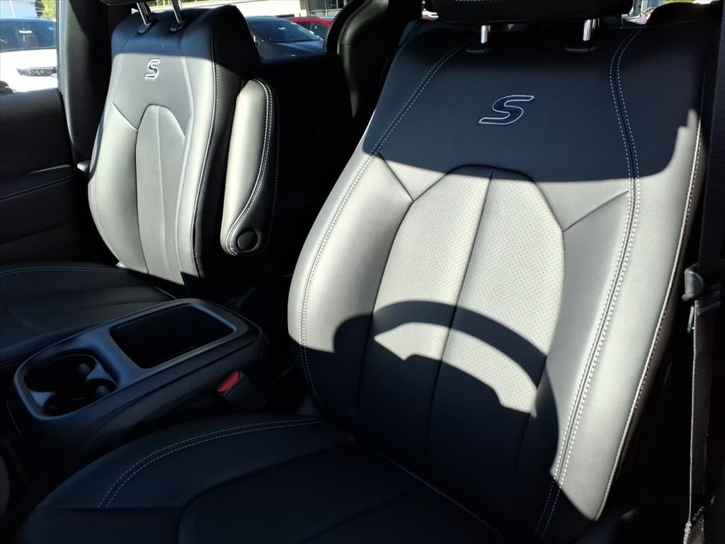 2026 Chrysler Pacifica Select - Photo 35