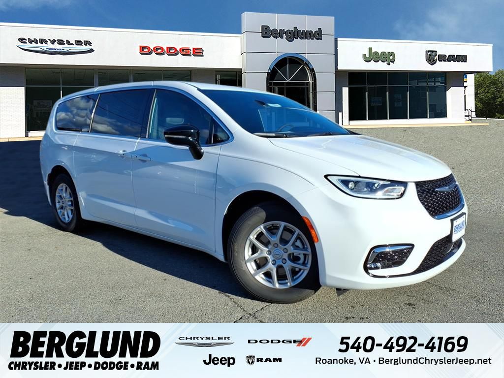 2026 Chrysler Pacifica Select's photo