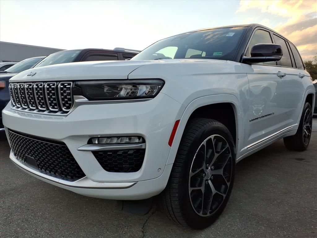 2022 Jeep Grand Cherokee Summit Reserve photo 2