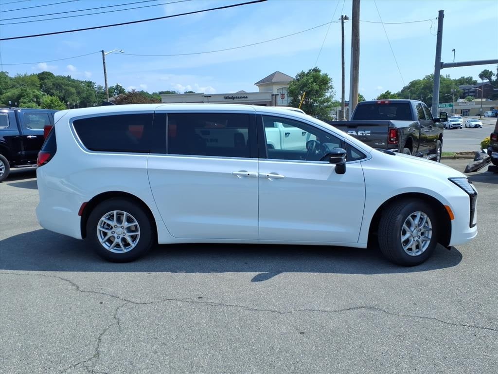 New 2027 Chrysler Pacifica SELECT Passenger Van