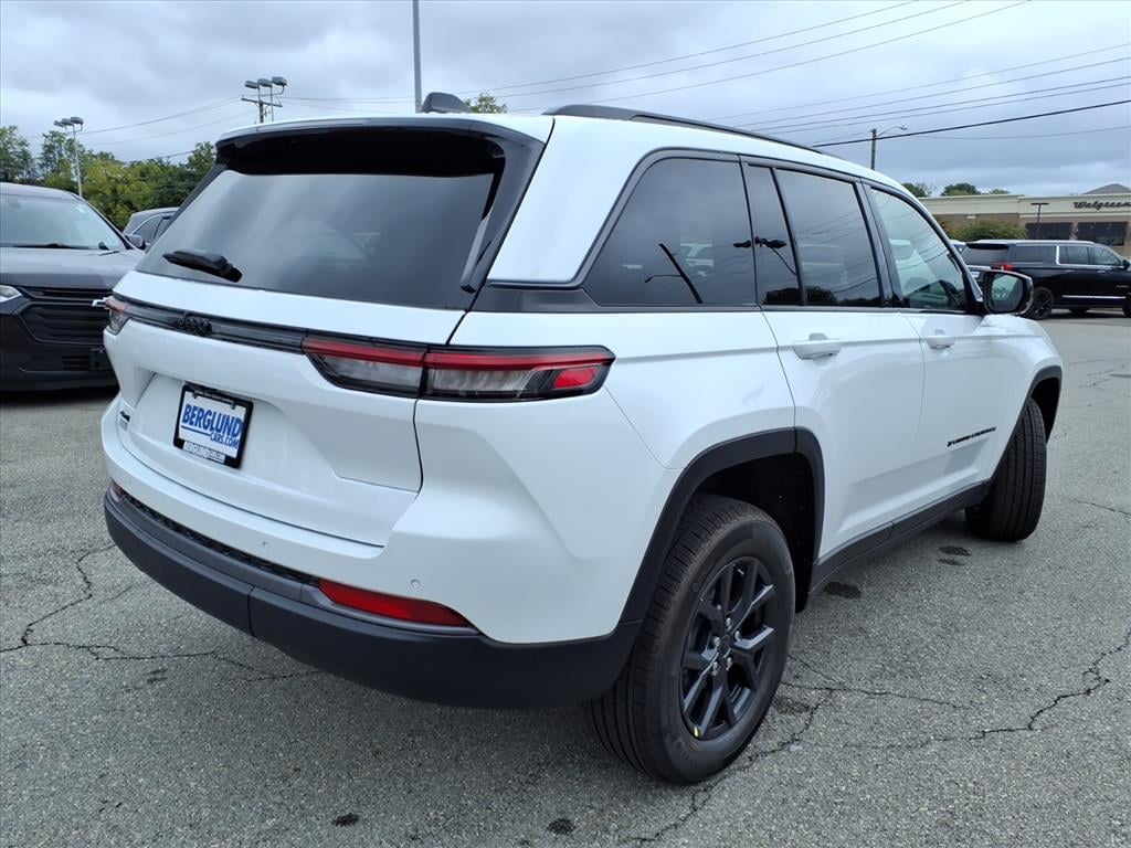 New 2027 Jeep Grand Cherokee Laredo Altitude Sport Utility