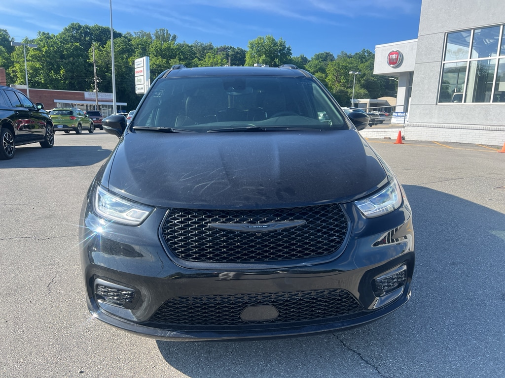 Used 2025 Chrysler Pacifica Limited Passenger Van