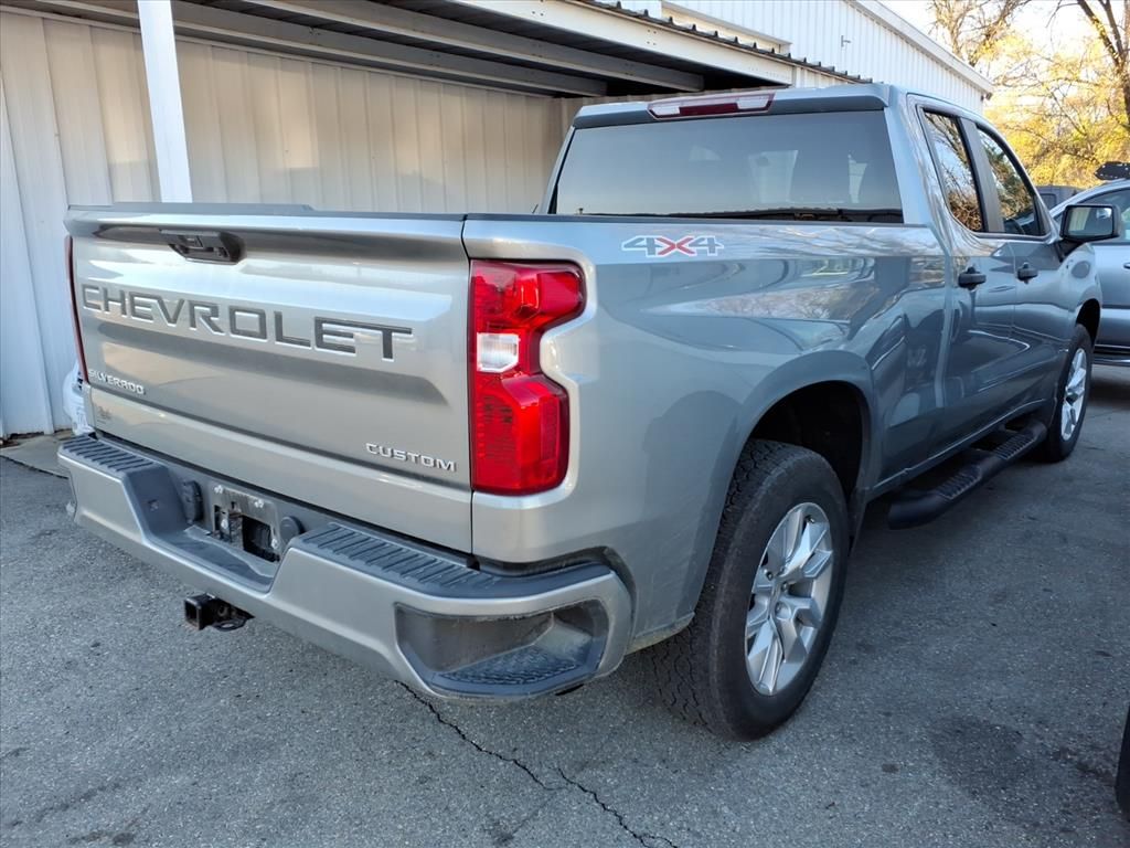 2024 Chevrolet Silverado Custom photo 3