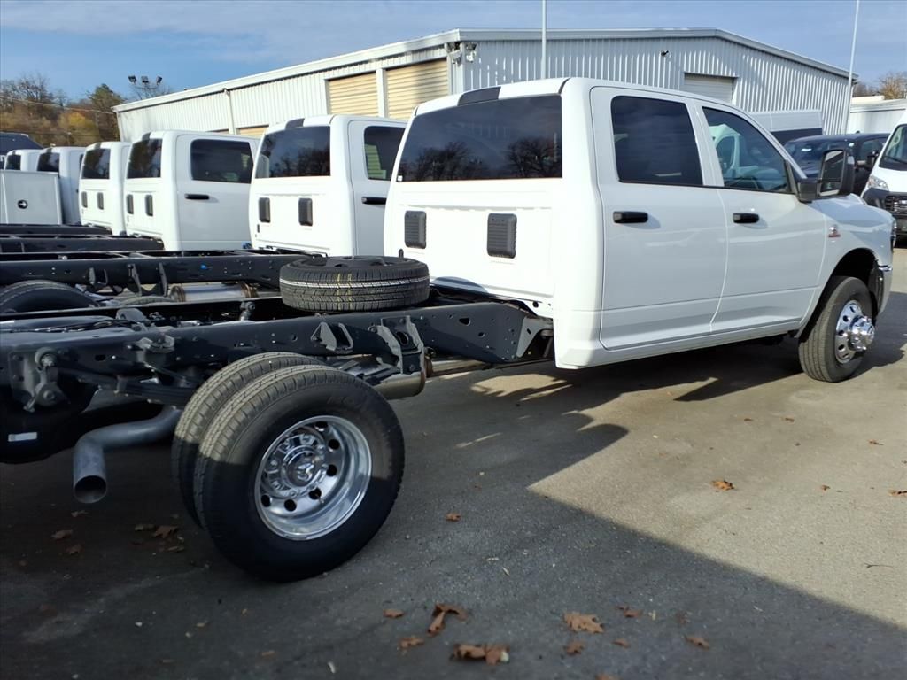 2025 Ram 3500 Tradesman photo 3