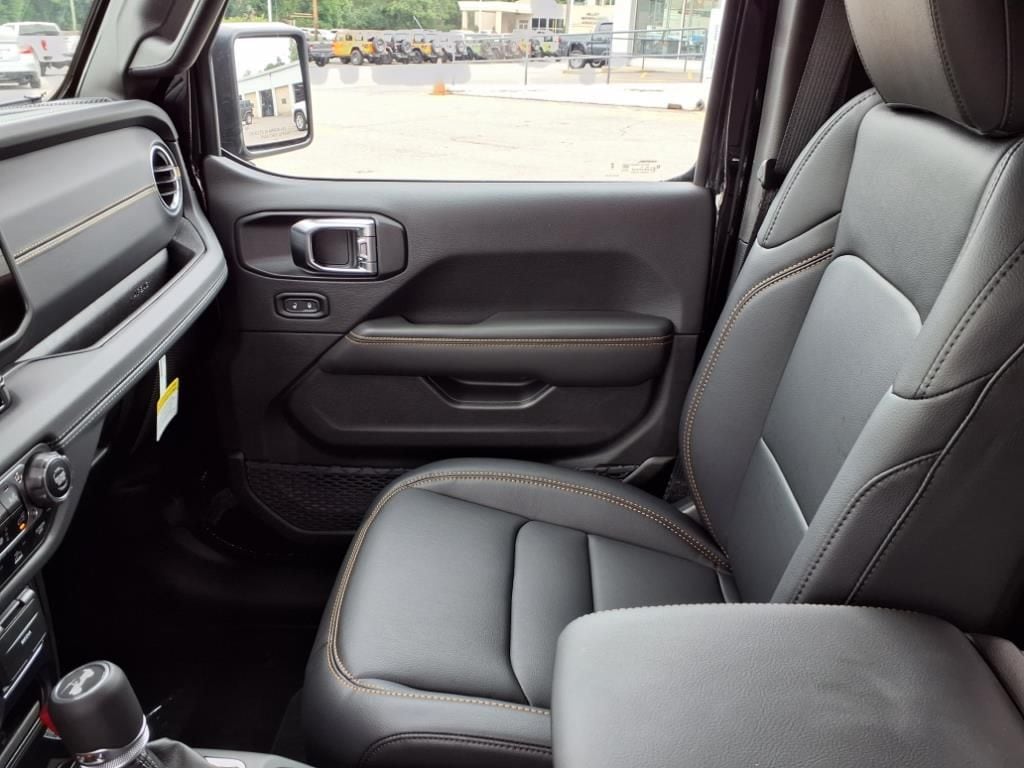 2025 Jeep Wrangler 4-Door Sahara - Photo 18