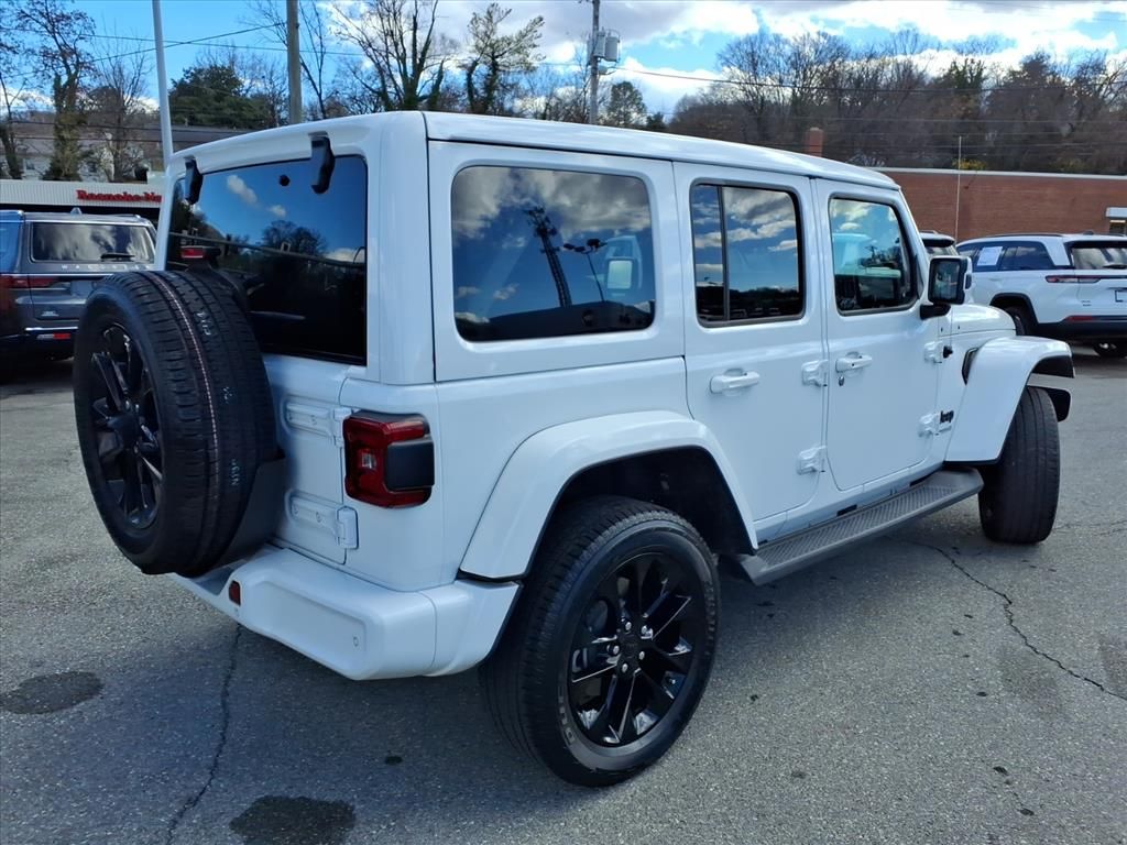 2021 Jeep Wrangler Unlimited Sahara High Altitude photo 4