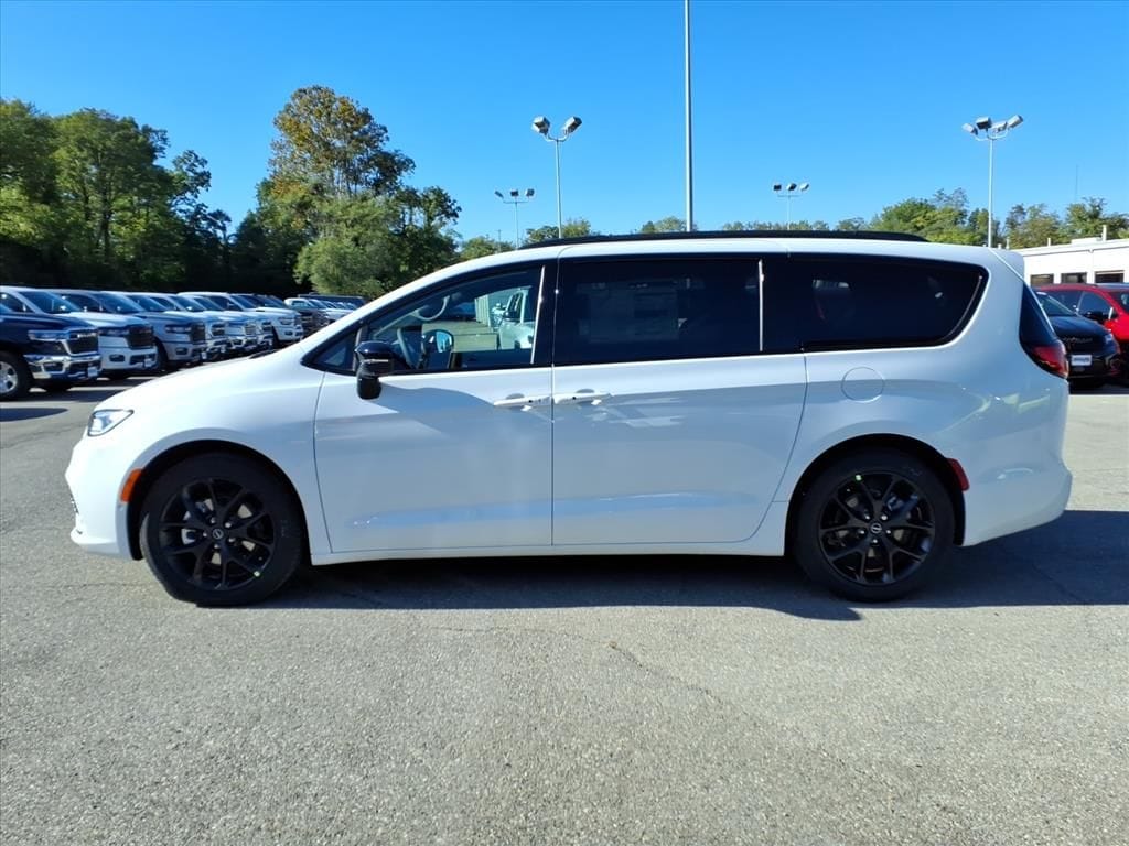 2026 Chrysler Pacifica Select - Photo 7