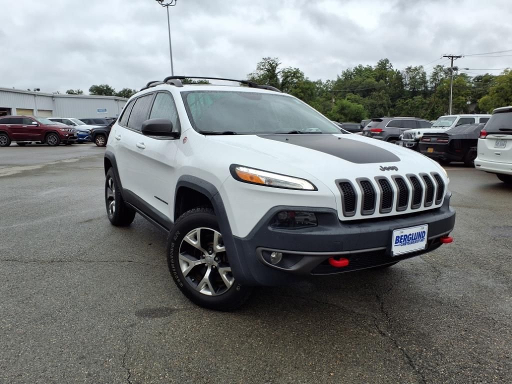 2016 Jeep Cherokee Trailhawk photo 2