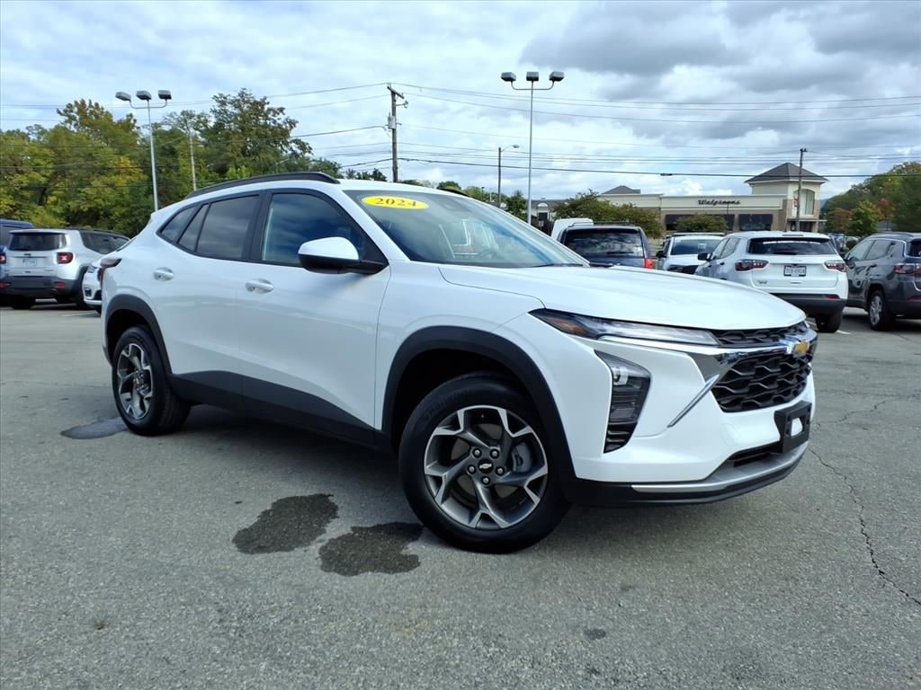 Used 2024 Chevrolet Trax LT SUV