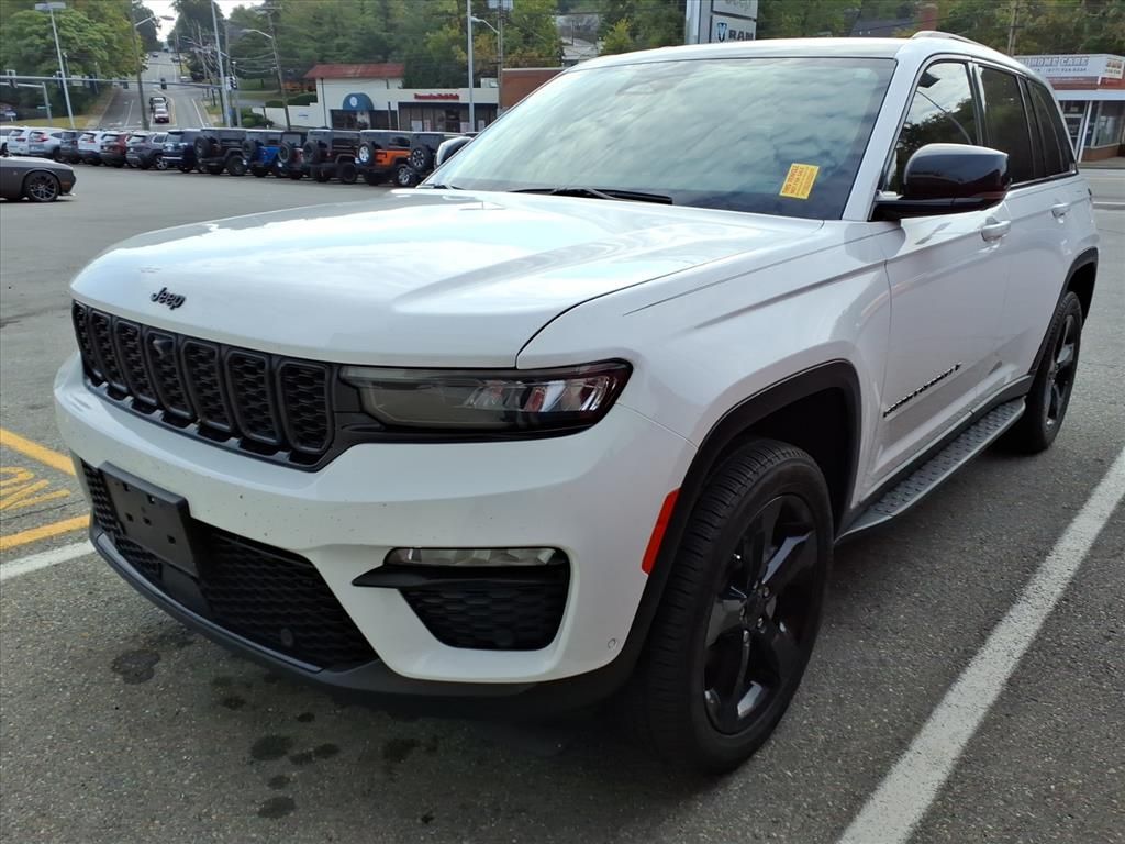 2023 Jeep Grand Cherokee Limited photo 3