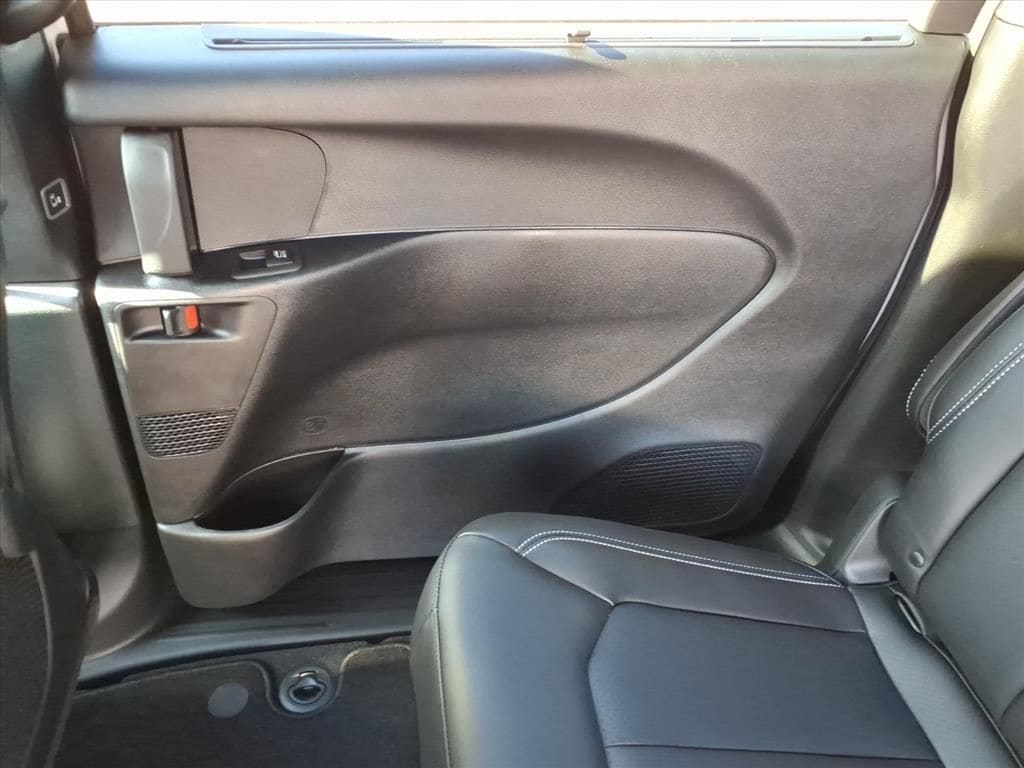 2026 Chrysler Pacifica Select - Photo 31