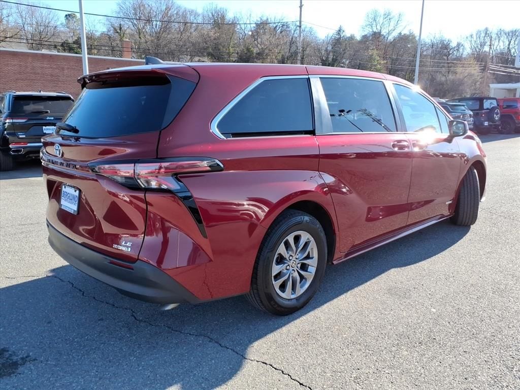 Used 2021 Toyota Sienna LE Passenger Van