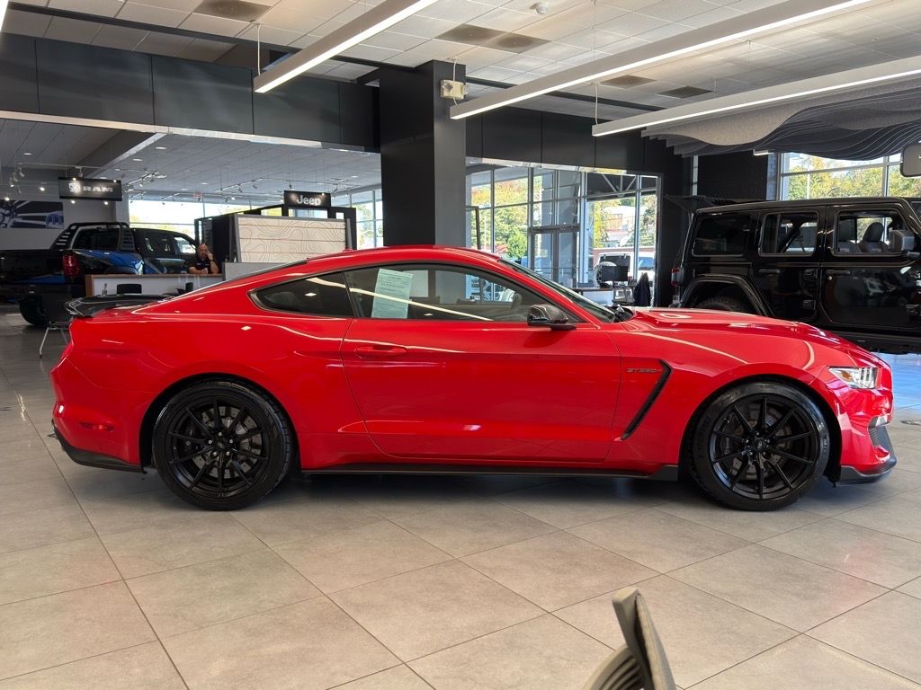2017 Ford Mustang Shelby GT350 photo 2