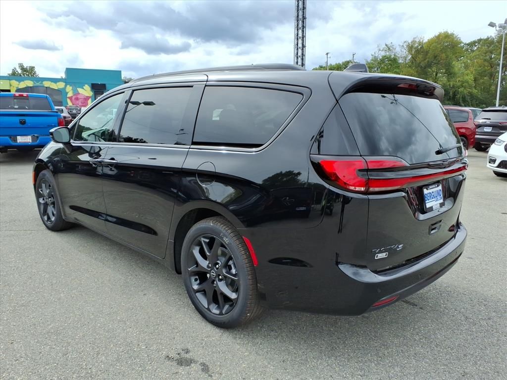 2026 Chrysler Pacifica Select - Photo 6