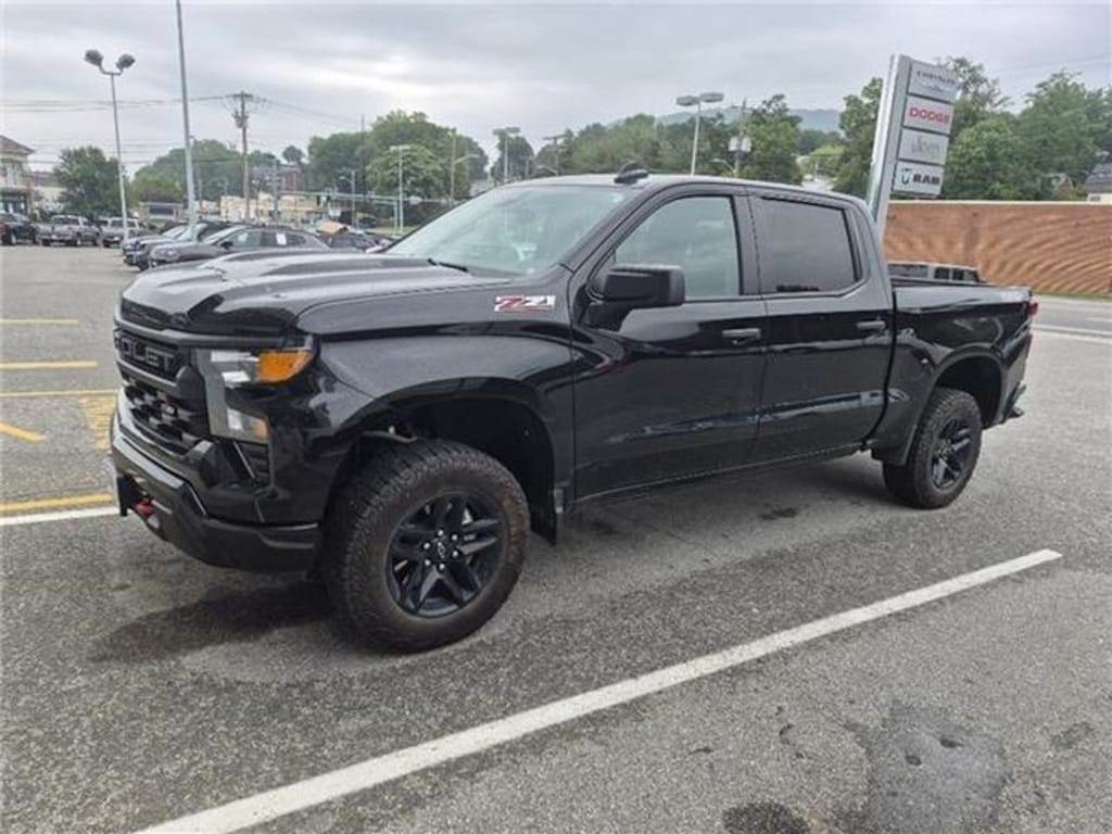 Used 2024 Chevrolet Silverado Custom Trail Boss Crew Cab