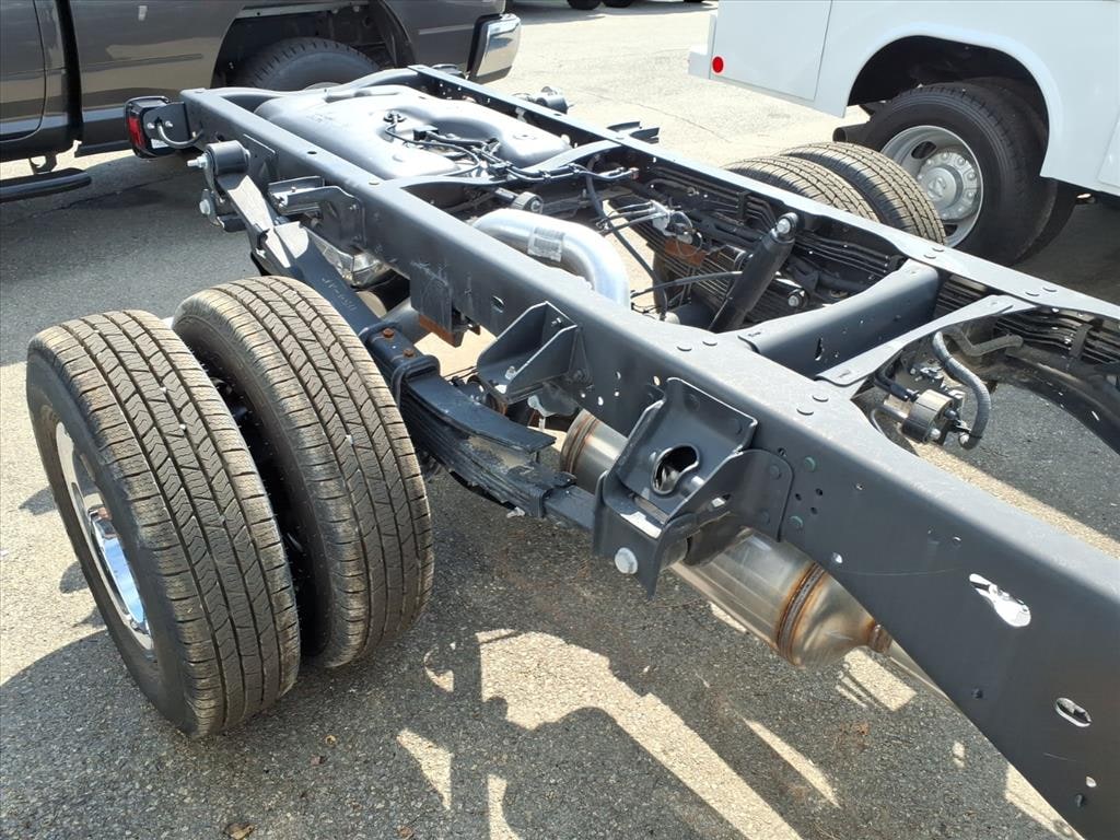 New 2026 Ram 3500 Chassis Cab TRADESMAN CREW 4X4 60' CA Pickup