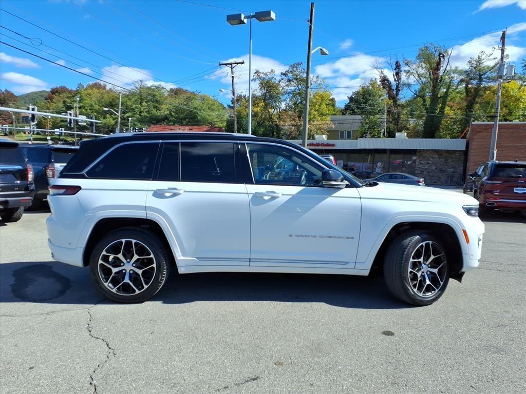 2022 Jeep Grand Cherokee Summit Reserve photo 2