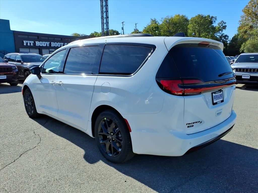 2026 Chrysler Pacifica Select - Photo 6