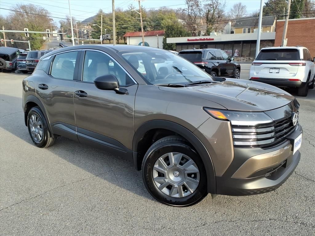 2025 Nissan Kicks S AWD's photo