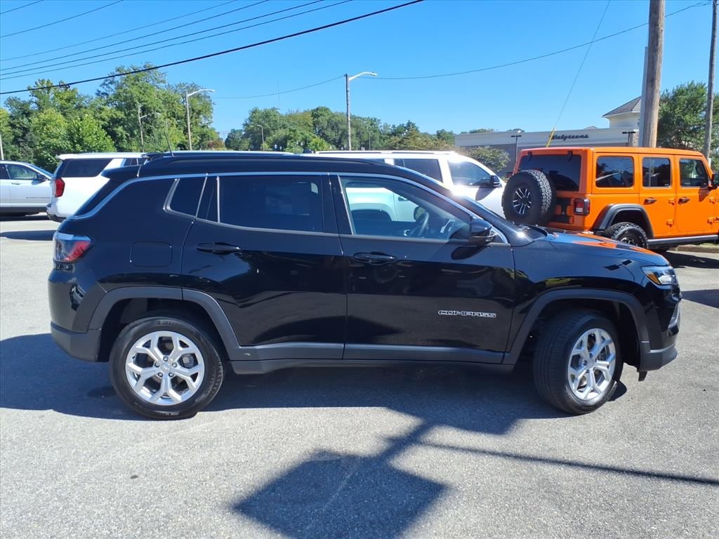 Used 2024 Jeep Compass Latitude Sport Utility