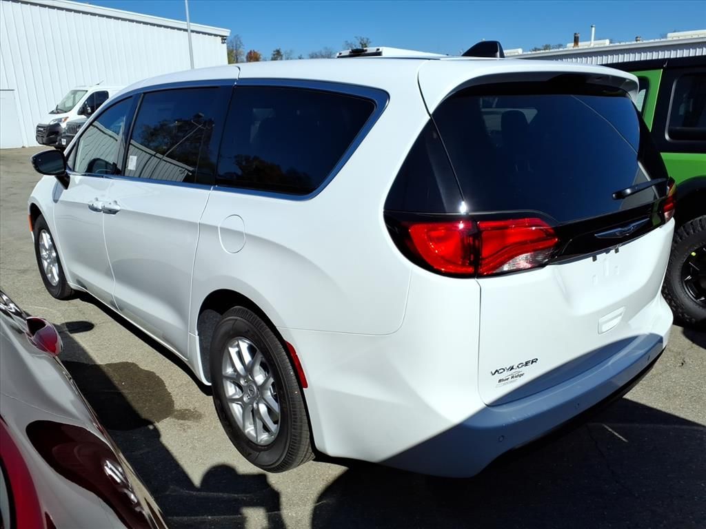 2026 Chrysler Voyager LX photo 3