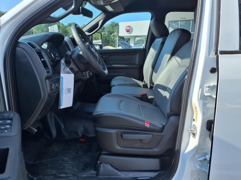 2025 Ram 5500 Tradesman photo 4