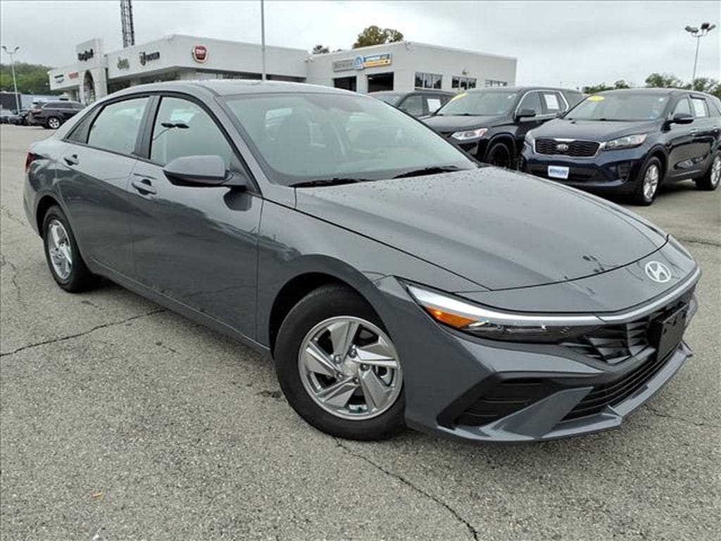 Used 2026 Hyundai Elantra SE Sedan
