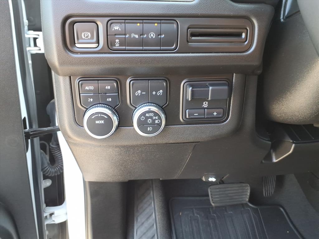 2023 GMC Yukon XL SLE - Photo 18
