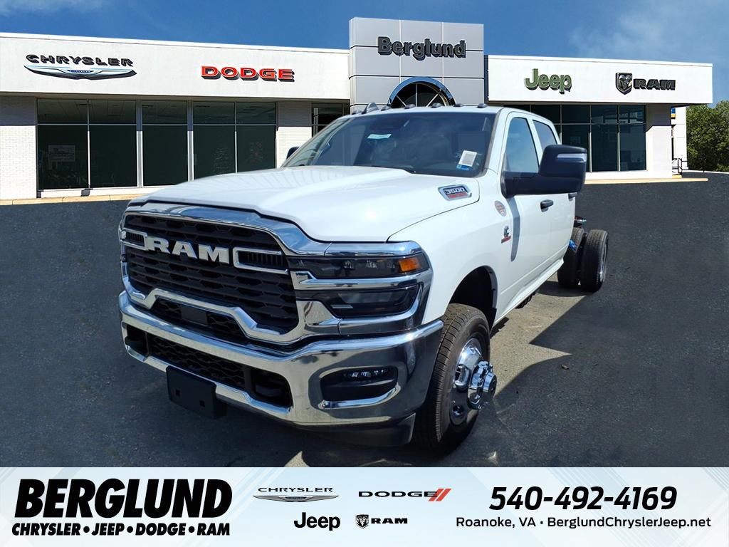 New 2026 Ram 3500 Chassis Cab TRADESMAN CREW 4X4 60' CA Pickup