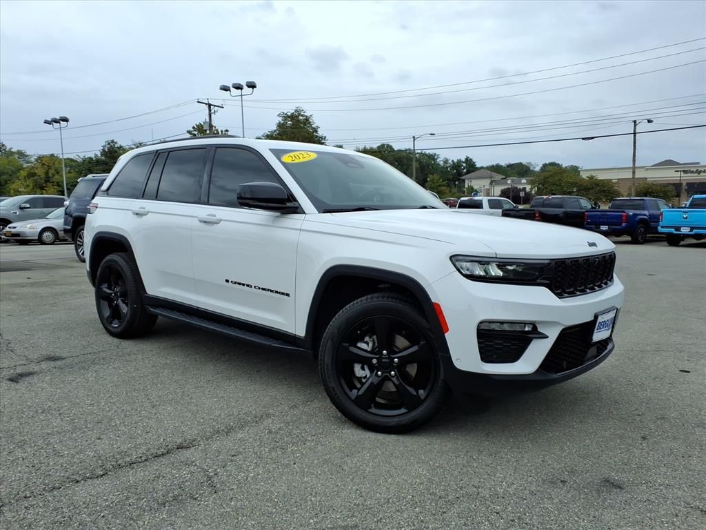2023 Jeep Grand Cherokee Altitude photo 2