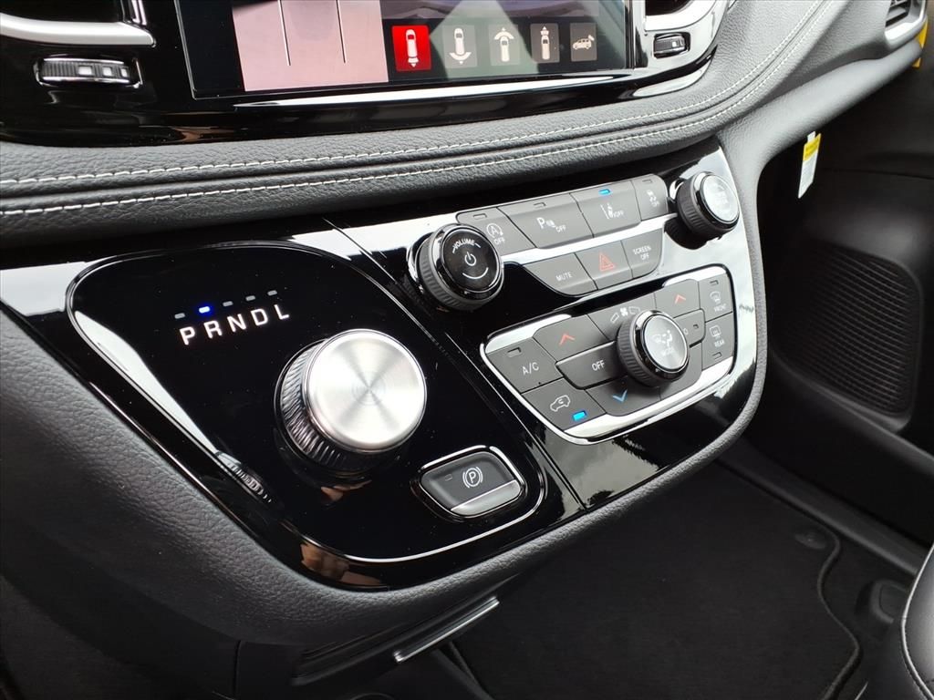 2026 Chrysler Pacifica Select - Photo 24