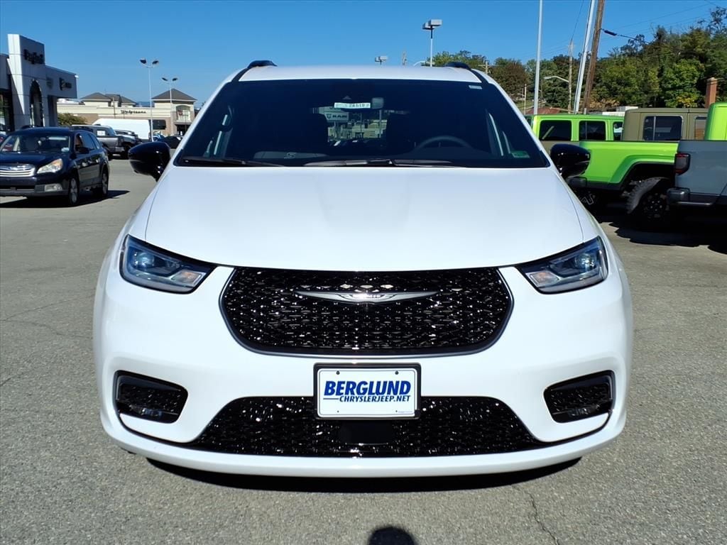 2026 Chrysler Pacifica Select - Photo 9