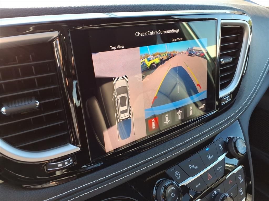 2026 Chrysler Pacifica Select - Photo 23