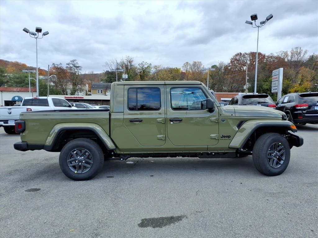 New 2026 Jeep Gladiator SPORT S 4X4 Pickup