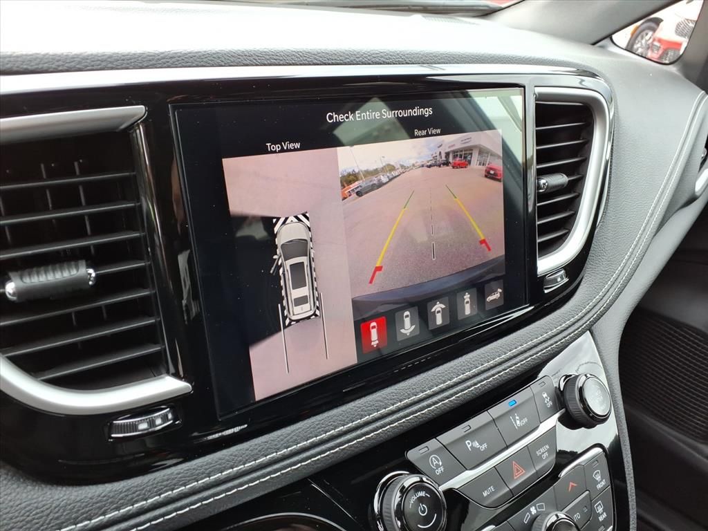 2026 Chrysler Pacifica Select - Photo 23